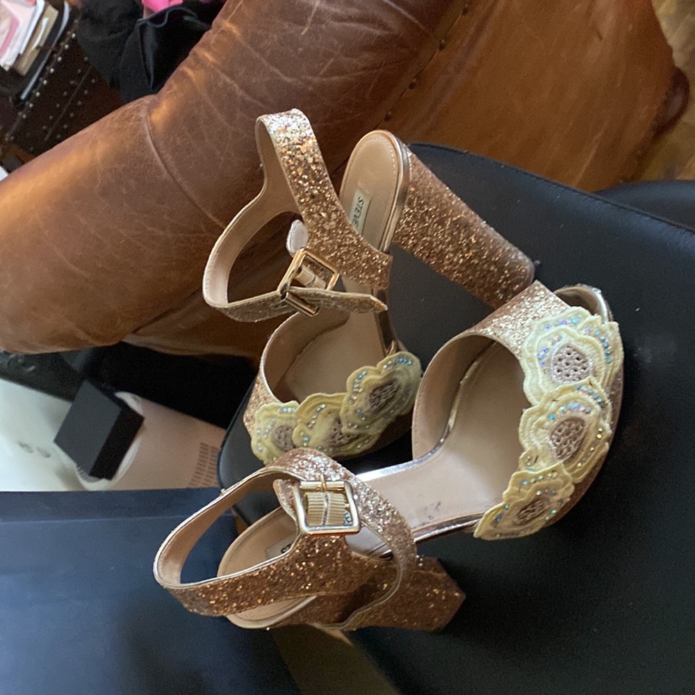 Platform - Picture 4 of 5